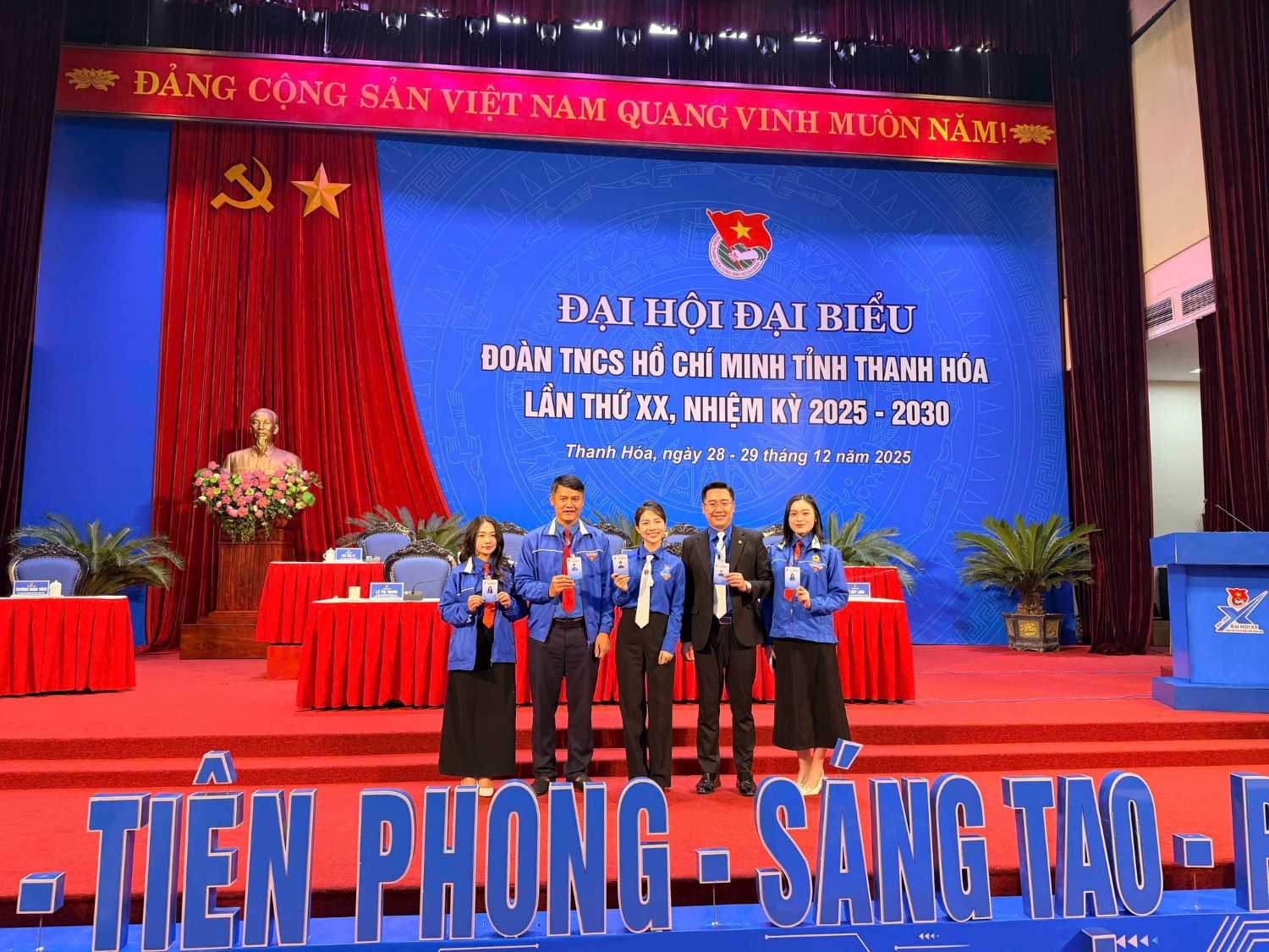 Đoàn đại biểu Trường Đại học Hồng Đức tham dự Đại hội Đại biểu Đoàn TNCS Hồ Chí Minh tỉnh Thanh Hóa lần thứ XX